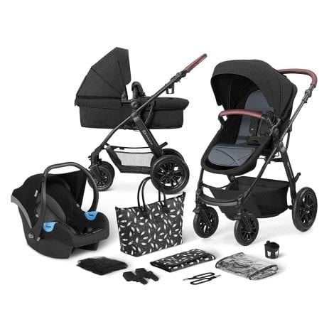 Kinderkraf es el nombre del producto, en concreto el Carrito Bebé 3 Piezas XMOOV. Incluye el capazo, la silla de paseo y la silla de coche, todo en color negro.